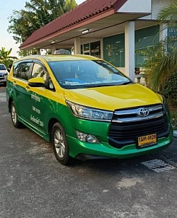 รถ taxi innova
